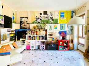 Artistic 2-bedroom condo